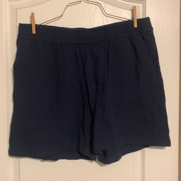 Navy blue shorts - Picture 1 of 3